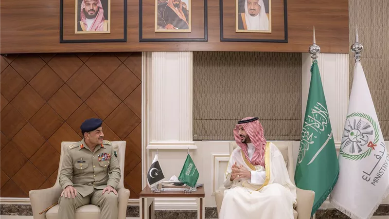 وزير الدفاع السعودي: على الجانب الإيراني الابتعاد عن الحسابات الخاطئة 