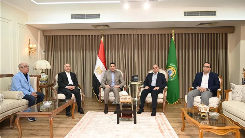 محافظ الإسماعيلية يستقبل وزير الشباب والرياضة لبحث تطوير المنشآت الرياضية 