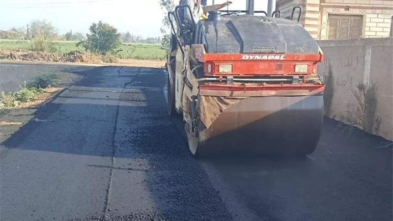 محافظ كفر الشيخ يتابع أعمال الرصف ببيلا ضمن مشروعات الخطة الاستثمارية