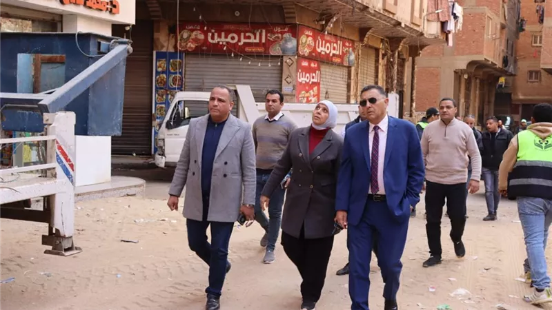 محافظ القليوبية يشرف على إزالة 7 طوابق مخالفة في برج سكني بالخصوص
