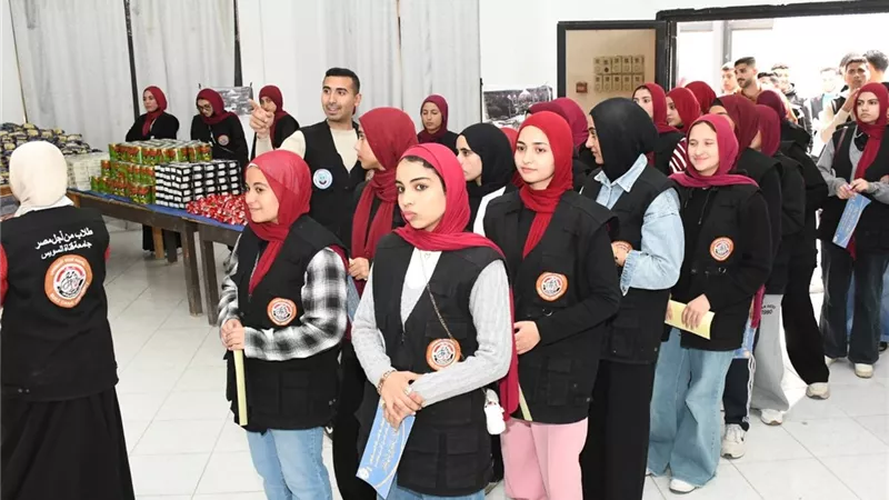 بروح رمضانية.. طلاب جامعة قناة السويس يدعمون الأسر المحتاجة بكراتين الخير