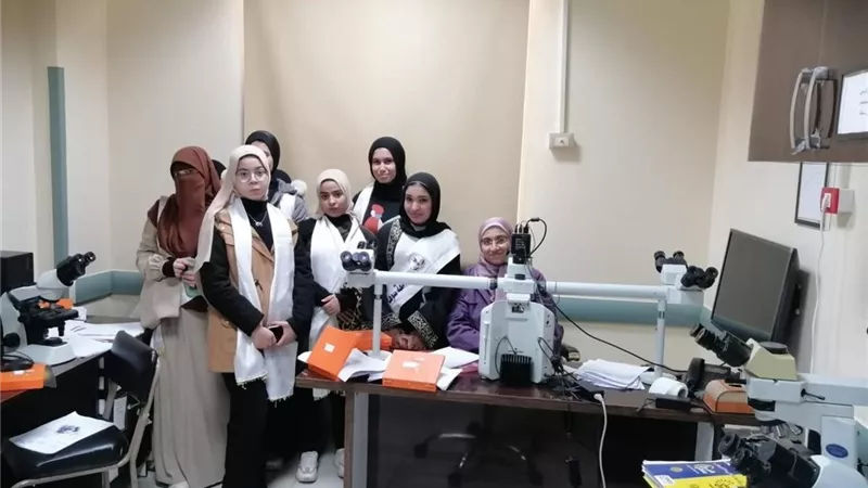 ربط الدراسة بالتطبيق.. علوم سوهاج الأهلية في زيارة لمركز علاج الأورام