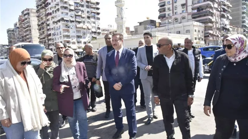 محافظ بورسعيد يبحث حلول معالجة مشكلات الصرف بقشلاق السواحل