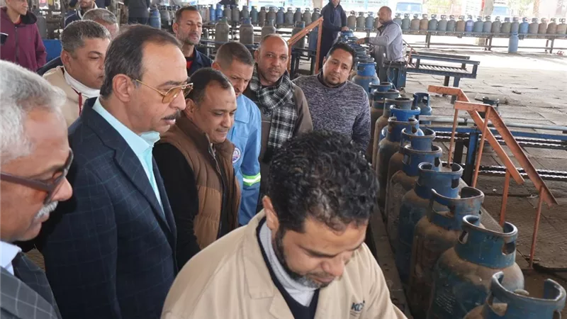 محافظ سوهاج يتفقد مستودع بوتاجاز الشوش ومصنع تعبئة الأحايوة شرق