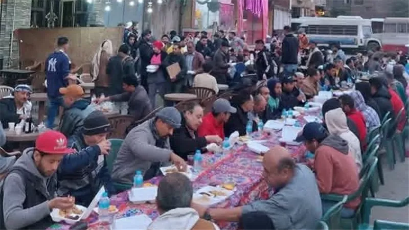رغم ارتفاع الأسعار.. موائد الرحمن تنافس على إفطار الصائمين في البحيرة