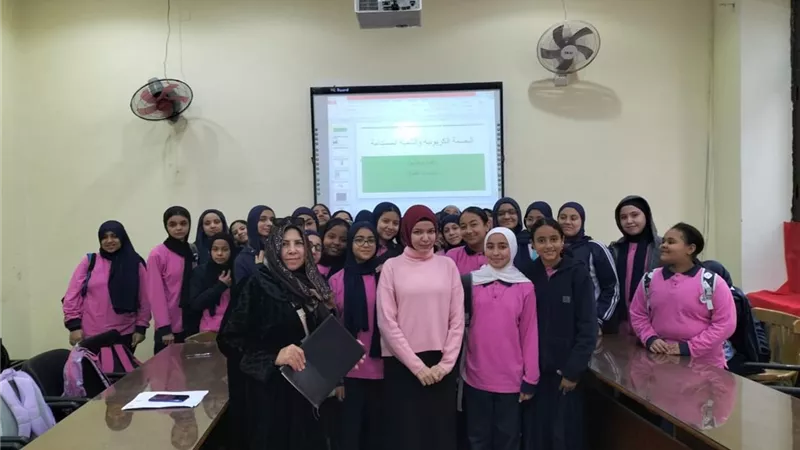 جامعة قناة السويس تنظم ندوات حول التنمر والهوية الرقمية والبصمة الكربونية