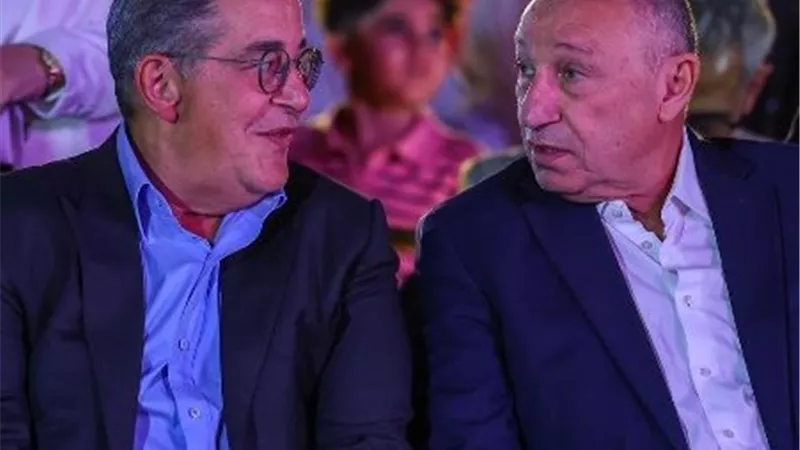 حقيقة أزمة الخطيب مع نائب رئيس الأهلي.. ياسين منصور في رحلة أوروبية 