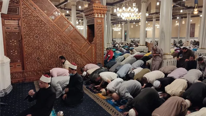 بث مباشر| نقل شعائر صلاة التراويح من مسجد الإمام «الحسين»