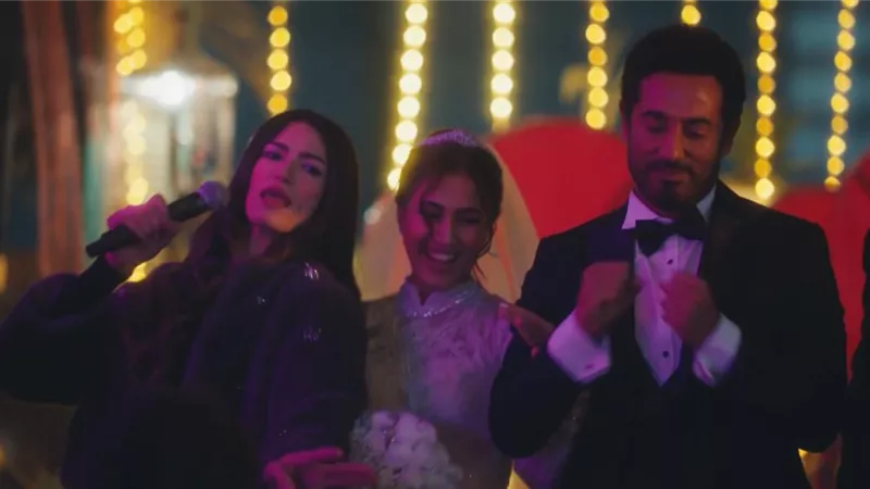 تارا عماد تشعل زفاف شقيقة عباس الريس بأغنية 