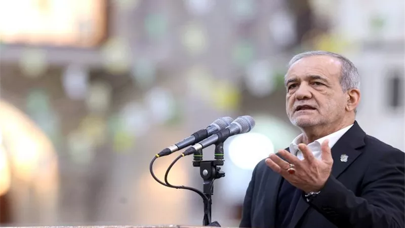 اعتذار بزشكيان للدول العربية لا يوقف الصواريخ.. من يحكم إيران؟|تقرير