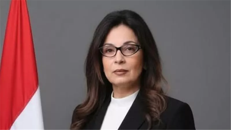وزيرة الثقافة تفتتح معرض 