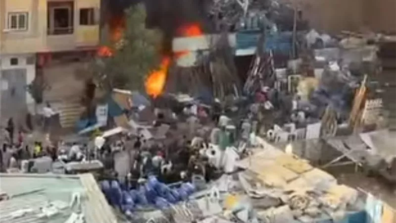 «لكشف اللغز».. انتداب المعمل الجنائي لمعاينة حريق مخزن خردة بالجيزة