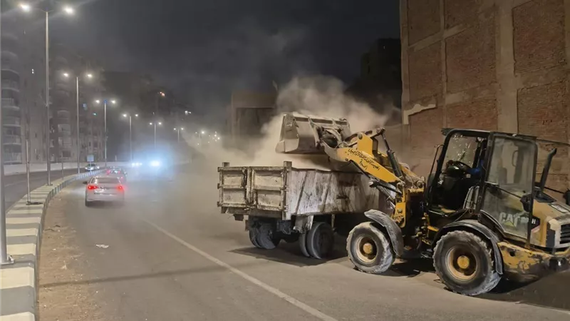 بحضور المحافظ.. رفع 130 حالة إشغال طريق خلال حملة تنفيذية بالجيزة