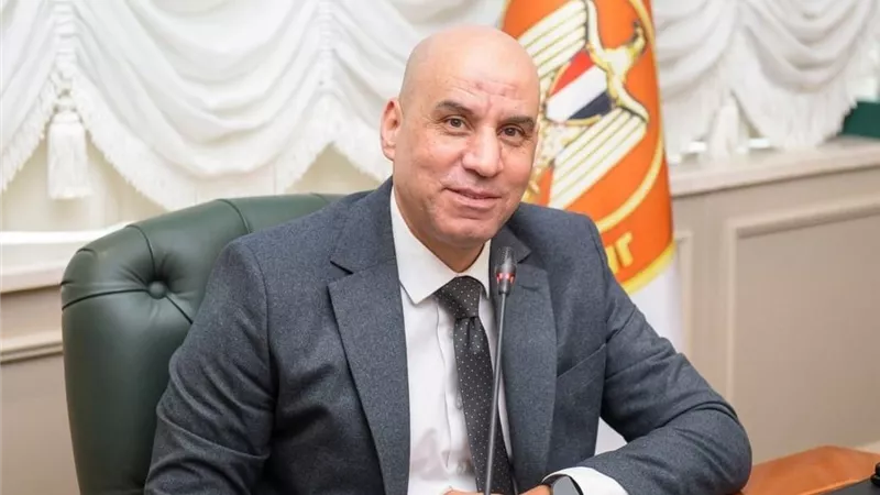 وزير العمل يبحث مع 