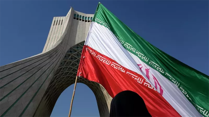 مقتل 4 أشخاص على الأقل في هجوم على منشآت تخزين النفط في إيران