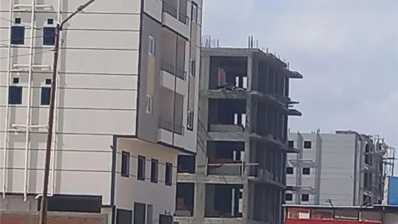 وفاة عامل وإصابة آخر إثر سقوطهما من سقالة تحت الإنشاء بالإسماعيلية