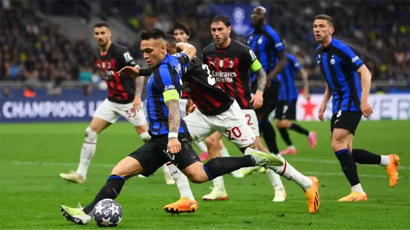 تاريخ مواجهات ميلان وإنتر ميلان قبل قمة الدوري الإيطالي
