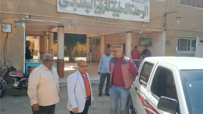 في أولى مهامه.. رئيس مدينة البياضية يتابع حالة النظافة والخدمات بالقري 