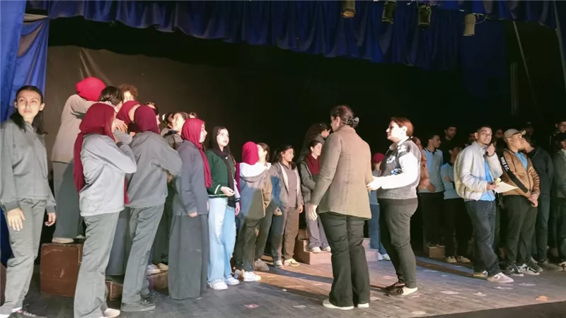 وكيل وزارة التعليم بأسيوط يتفقد الاستعدادات النهائية لحفل يوم الشهيد 