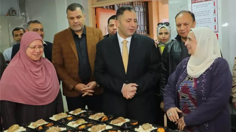 محافظ دمياط يتفقد 