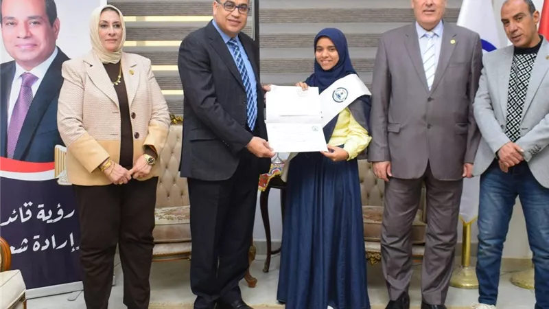 رئيس جامعة العريش يكرم الفائزين في المسابقة الكبرى لحفظ القرآن الكريم 