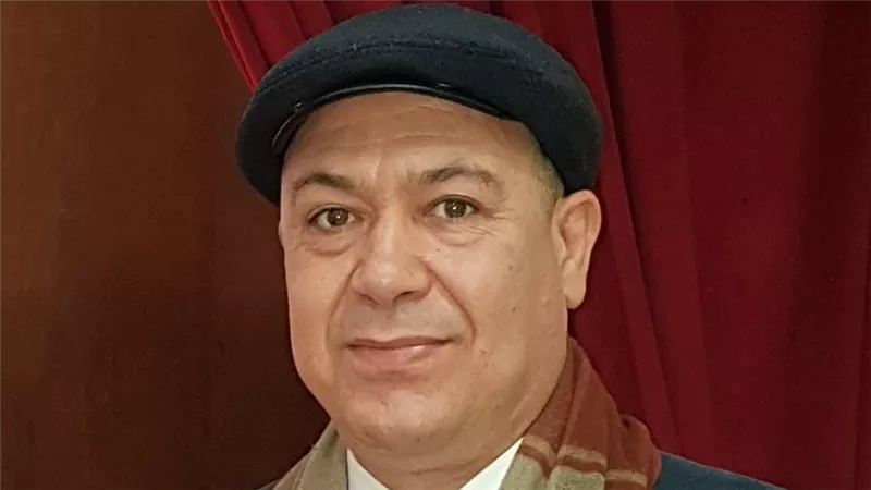 علي حسن: مكتبي في رمضان صومعة التأمل والتعبد.. وبصمتي في المطبخ طواجن|حوار
