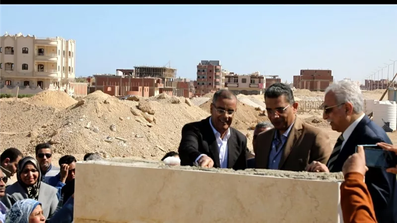 بتكلفة 90 مليون جنيه.. محافظ البحر الأحمر يضع حجر الأساس لمدرسة يابانية