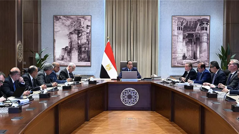 رئيس الوزراء يتابع تأثير التصعيد العسكري الأمريكي الإيراني على الأسواق