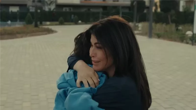 بسبب مشهد ضياع نجلها.. جومانا مراد تتصدر التريند في «اللون الأزرق»