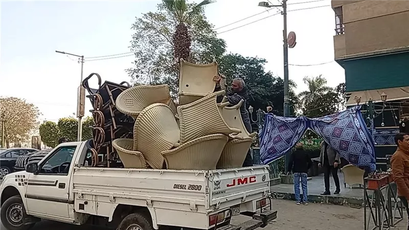 حملة موسعة لرفع إشغالات المحلات والكافيهات بحي شمال المنيا
