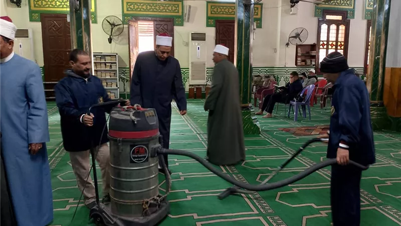 استعدادًا للعشر الأواخر والتهجد.. «أوقاف أسيوط» تدشن حملة نظافة للمساجد