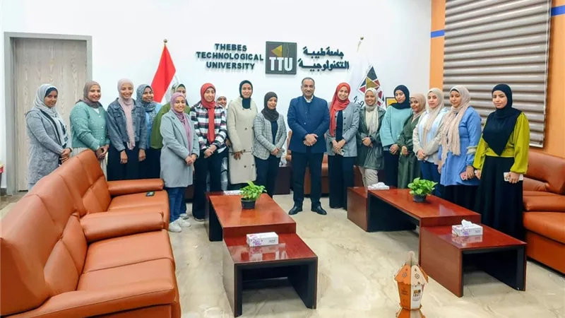 جامعة طيبة التكنولوجية تحتفل بفوز رئيسها بجائزة ملهم الدول