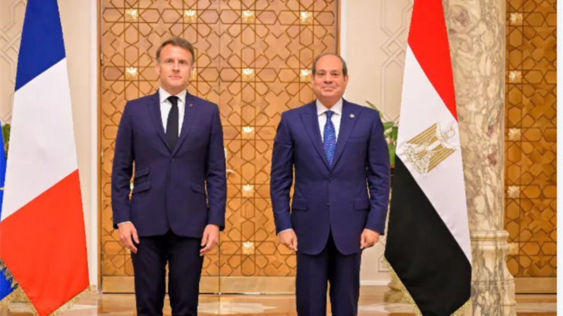 أشرف أبو الهول: الرئيس السيسي وماكرون أكدا ضرورة وقف التصعيد في المنطقة