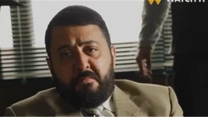 ظهور مفاجئ لعمرو عبد العزيز بشخصية 