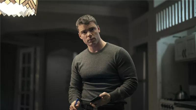 مسلسل التجسس The Night Agent يذهل الجمهور