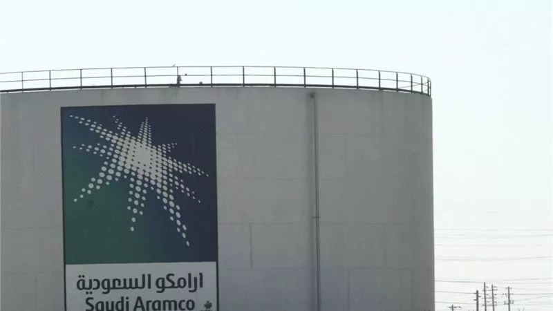 أرامكو السعودية تطرح 4.6 مليون برميل نفط فورياً بعد إغلاق مضيق هرمز