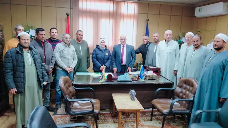 أبو طالب وبرغش يناقشان شكاوى منتفعي “عزب قابيل” بشأن الصرف الزراعي المغطى