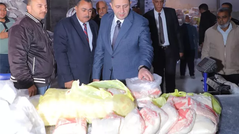 محافظ دمياط يتفقد فرع الشركة العامة لتجارة الجملة بكفر سعد