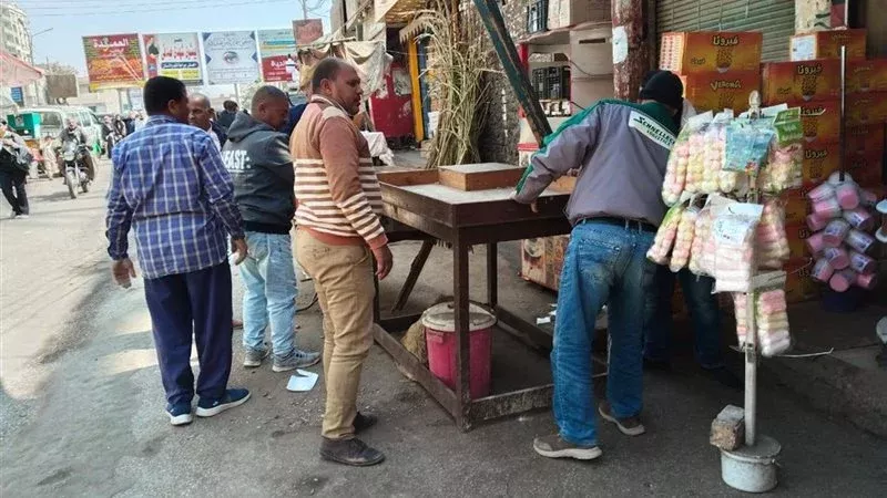 تحرير 141 محضرا خلال حملات لرفع إشغالات الطريق في المنيا
