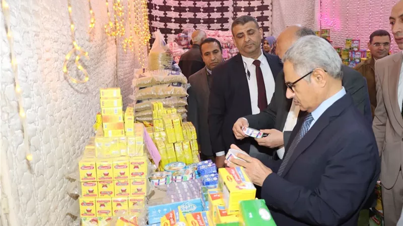 محافظ بني سويف يتفقد منفذ أهلاً رمضان بمدينة الفشن
