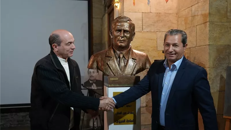إزاحة الستار عن تمثال فؤاد حداد ببيت الشعر العربي وإهداؤه لصندوق التنمية ا