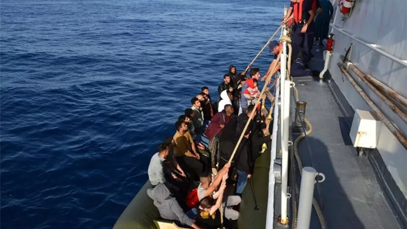 مقتل 14 شخصا بعد اصطدام قارب مهاجرين بسفينة لخفر السواحل قبالة تركيا