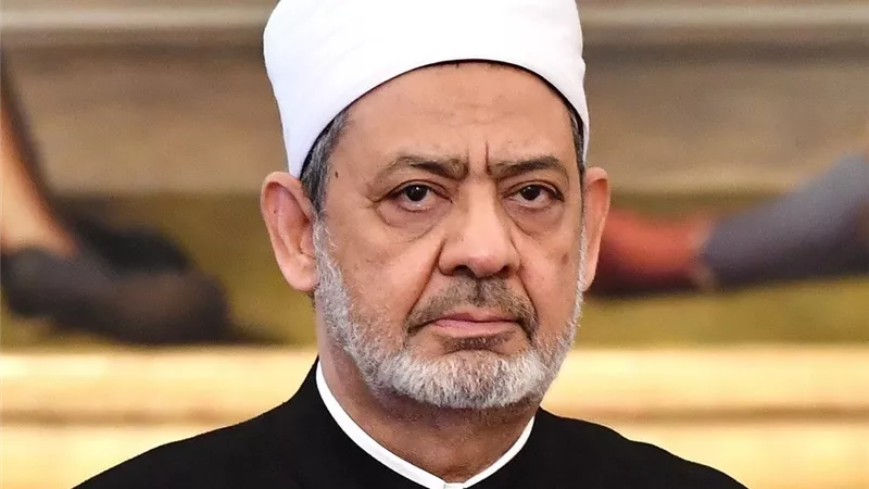 إمام الجامع الأزهر يتعرض لنزيف في المخ.. والإمام الأكبر يتكفل برعايته