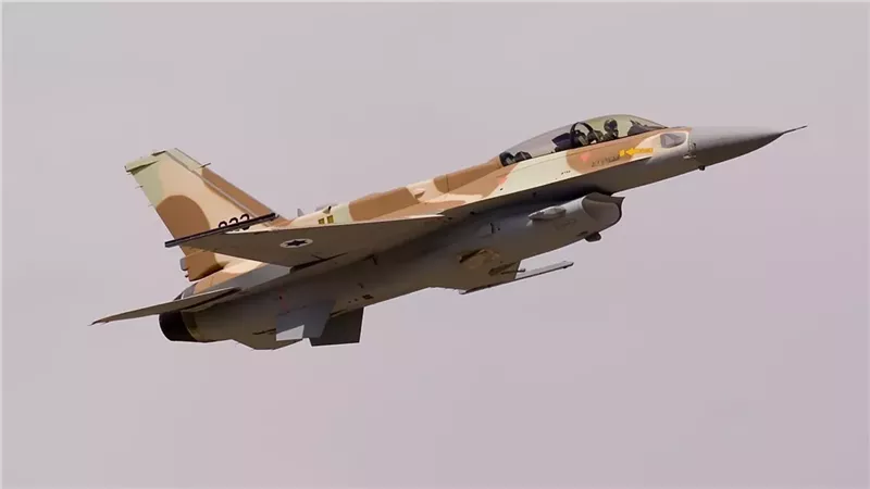 الجيش الإسرائيلي يعلن بدء موجة متزامنة من الغارات الجوية على إيران