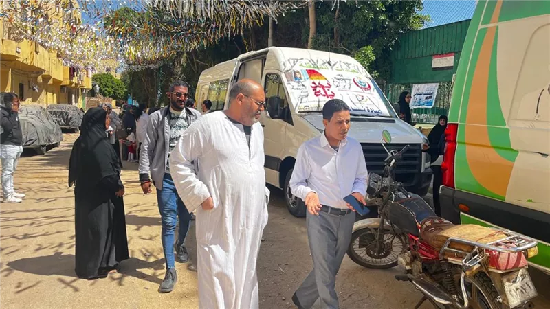 وكيل صحة الأقصر يتابع القافلة الطبية بالكرنك ويتفقد الوحدة القديمة