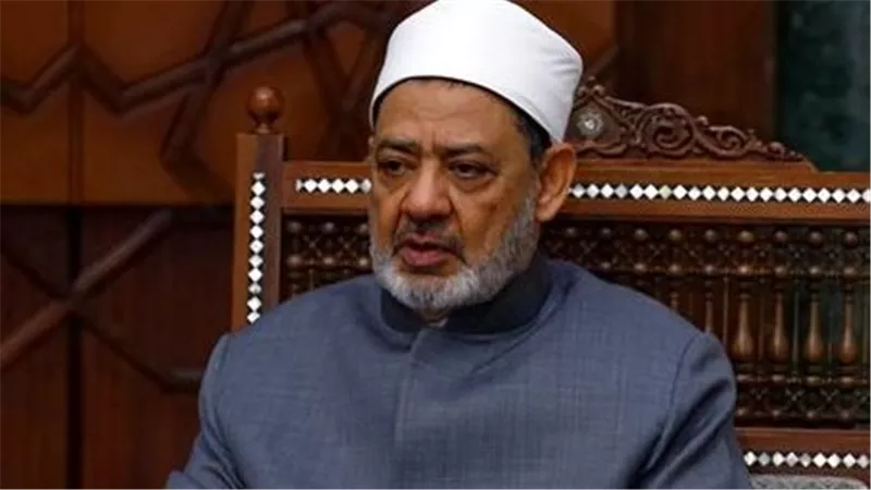 يتعافي ويتماثل للشفاء.. سكرتير شيخ الأزهر يكشف عن الحالة الصحية له
