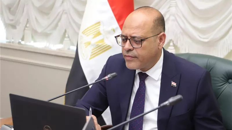 وزير العمل يسلم 700 عقد عمل معظمها لـ«ذوي الهمم» في 26 محافظة