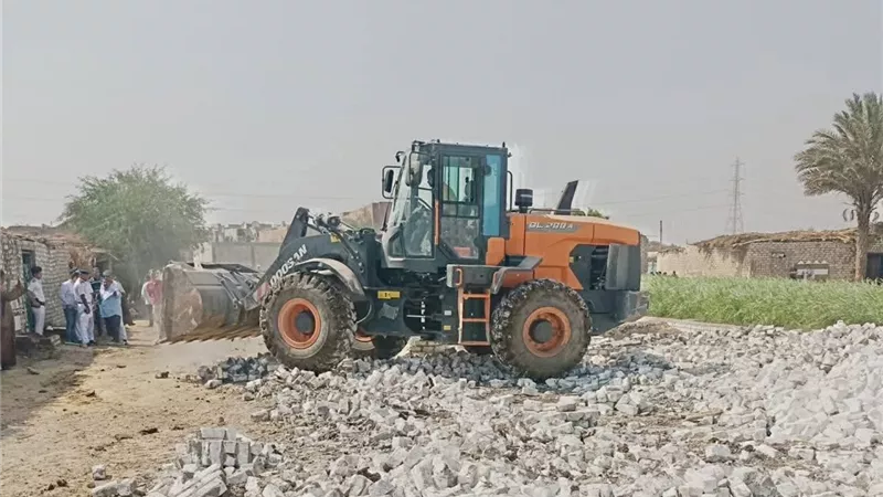 حملات مكبرة في الواسطى لإزالة الإشغالات وتحسين مستوى النظافة العامة |صور