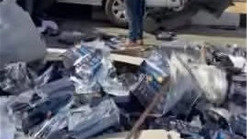 مصرع وإصابة 9 أشخاص في تصادم ميكروباص ونقل بالطريق السياحي بالمنيب