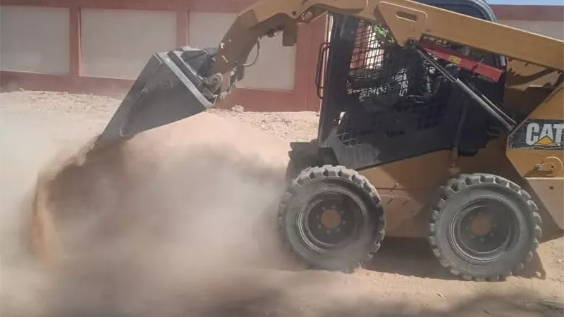 تنفيذ حملات نظافة مكثفة ورفع مخلفات تطهير الري بمدينة الزينية في الأقصر